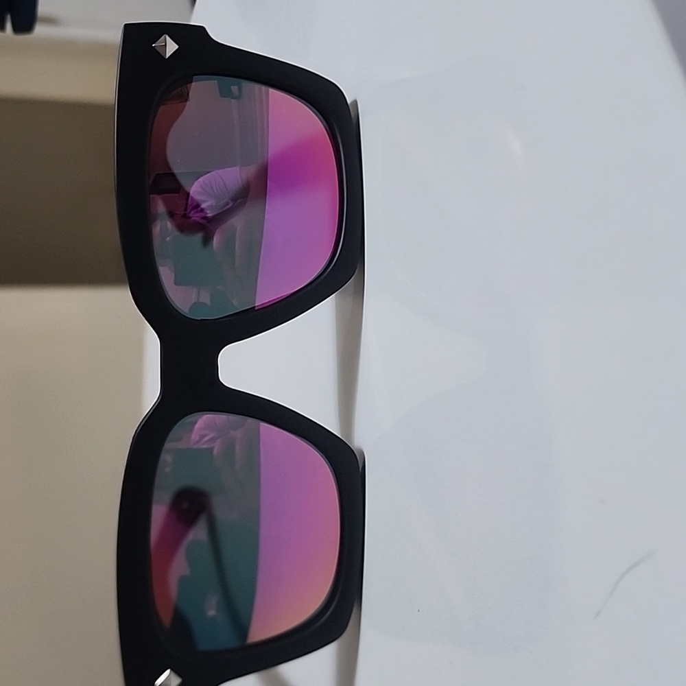 Red Oversized Sunglasses with Glossy Frame and Vibrant Lenses